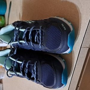 Skechers Run Trail memory foam shoes 8.5. Worn once!